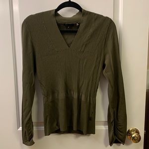 BCBG MAX AZRIA M army green stretchy long sleeved top